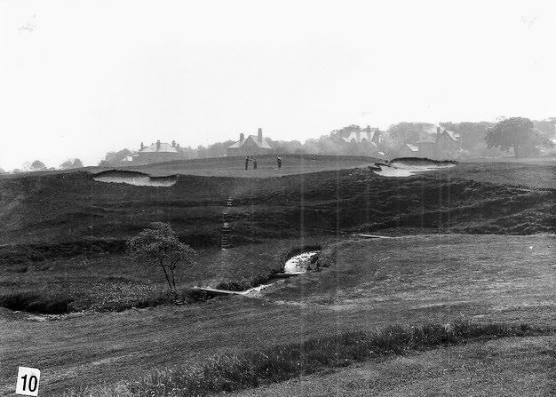 The plateau Tenth green at Cavendish Golf Club in Derbyshire, England.