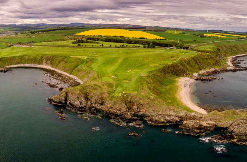 A drone photo of Stonehaven Golf Club.
