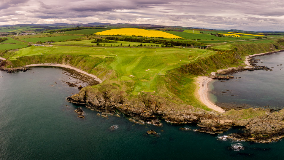 A drone photo of Stonehaven Golf Club.