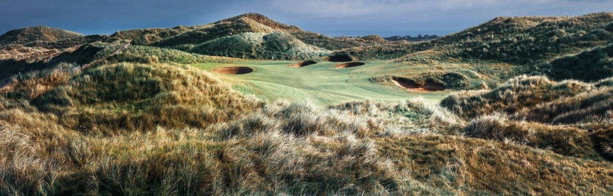 The golf gifts guide from Evalu18 includes this photo of Doonbeg by Kevin Murray.